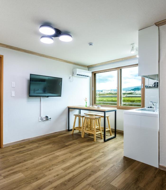 Romance Jeju Pension Экстерьер фото