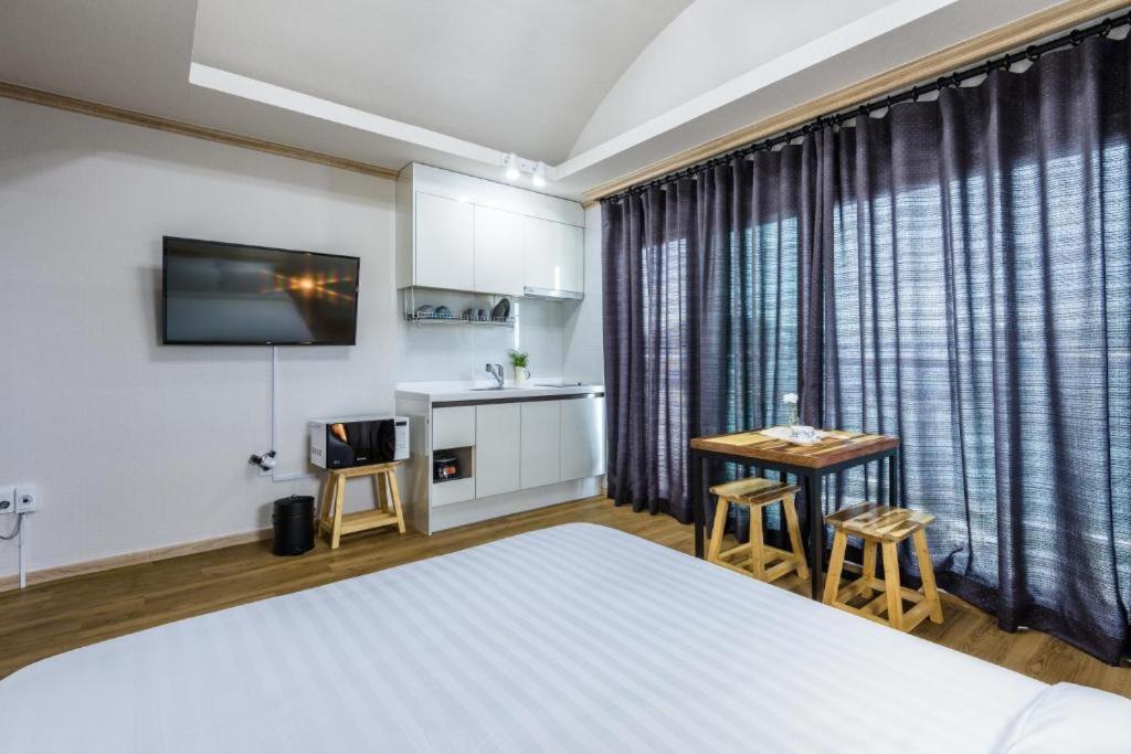 Romance Jeju Pension Экстерьер фото