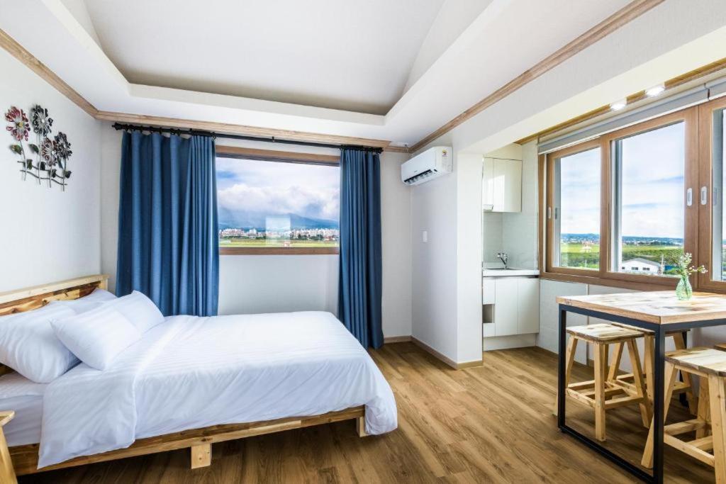 Romance Jeju Pension Экстерьер фото