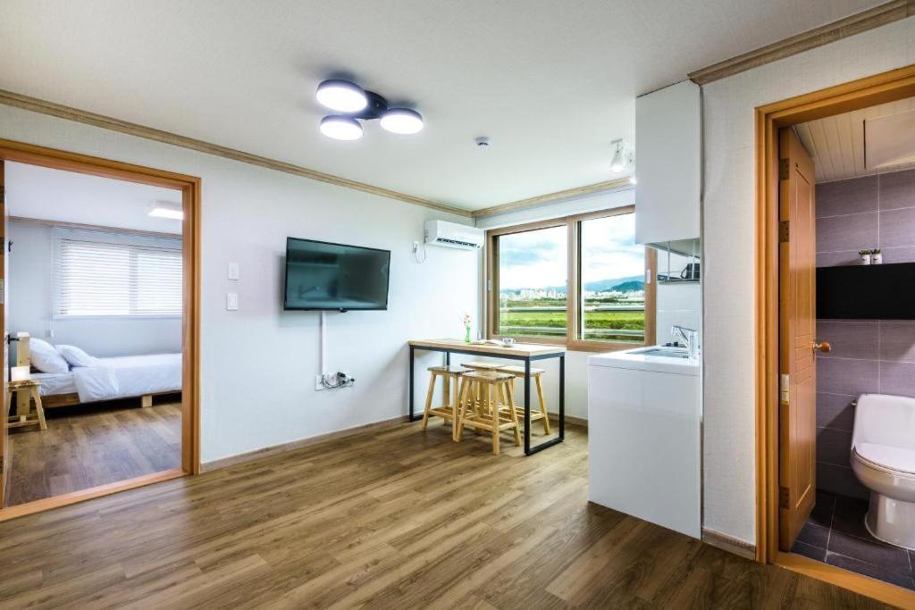 Romance Jeju Pension Экстерьер фото