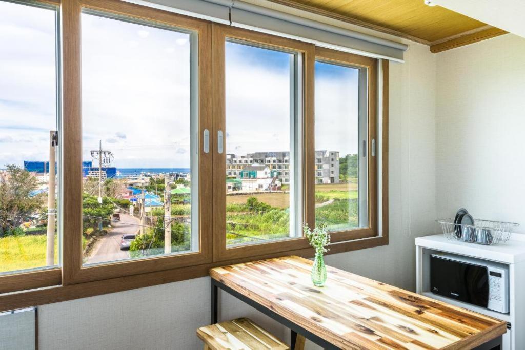 Romance Jeju Pension Экстерьер фото