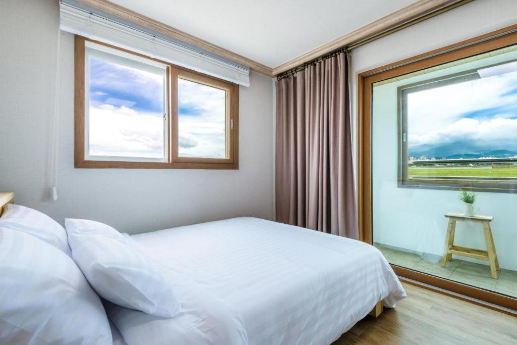 Romance Jeju Pension Экстерьер фото